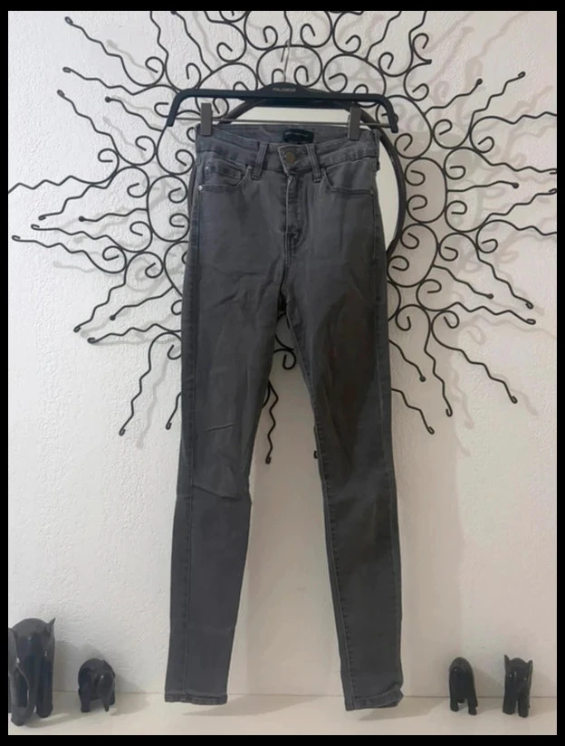 Jean Skinny Mango Gris Anthracite – Denim Stretch & Coupe Ultra-ajustée – Taille 32 (XXS)